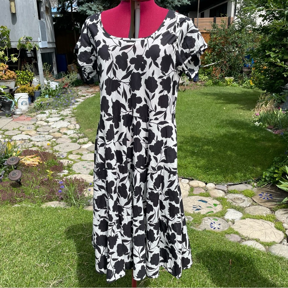 Black and White Square Neck Flutter Sleeve Midi Dress